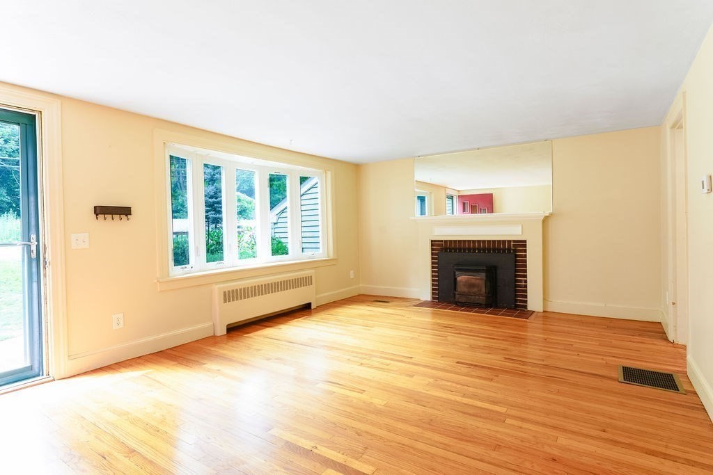 1083 Edgell Rd Property Photo 6