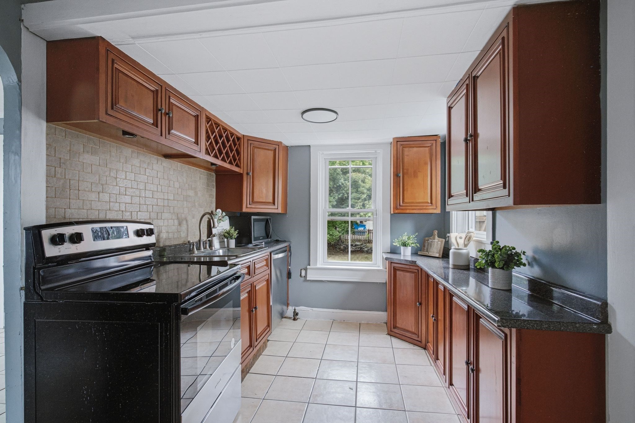92 Broadway Property Photo 6