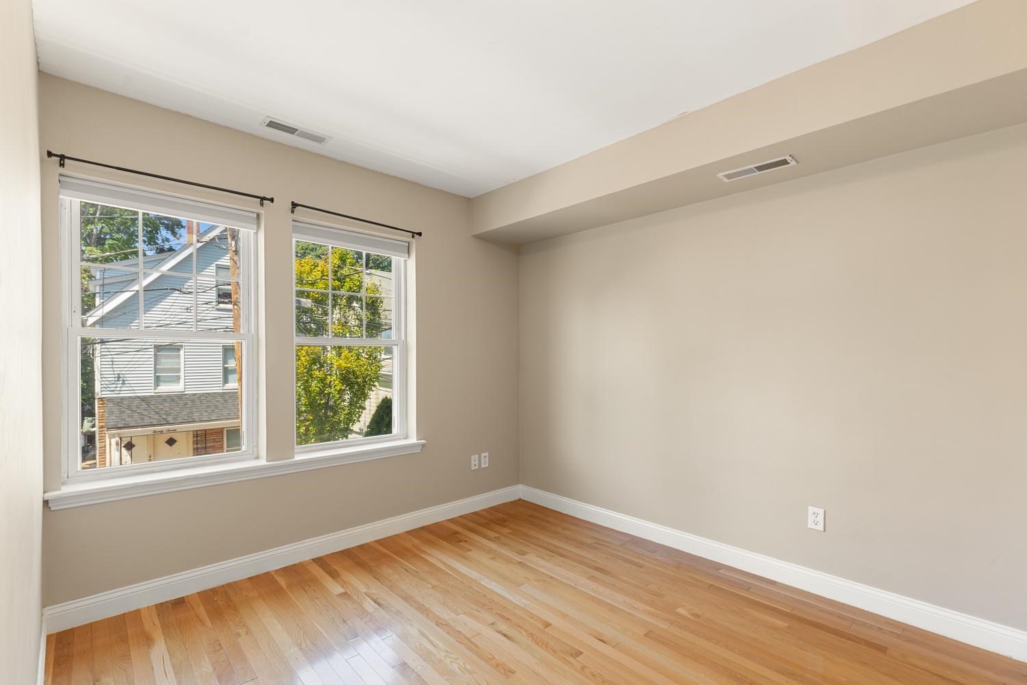 30 Tufts Ave # B Property Photo 21