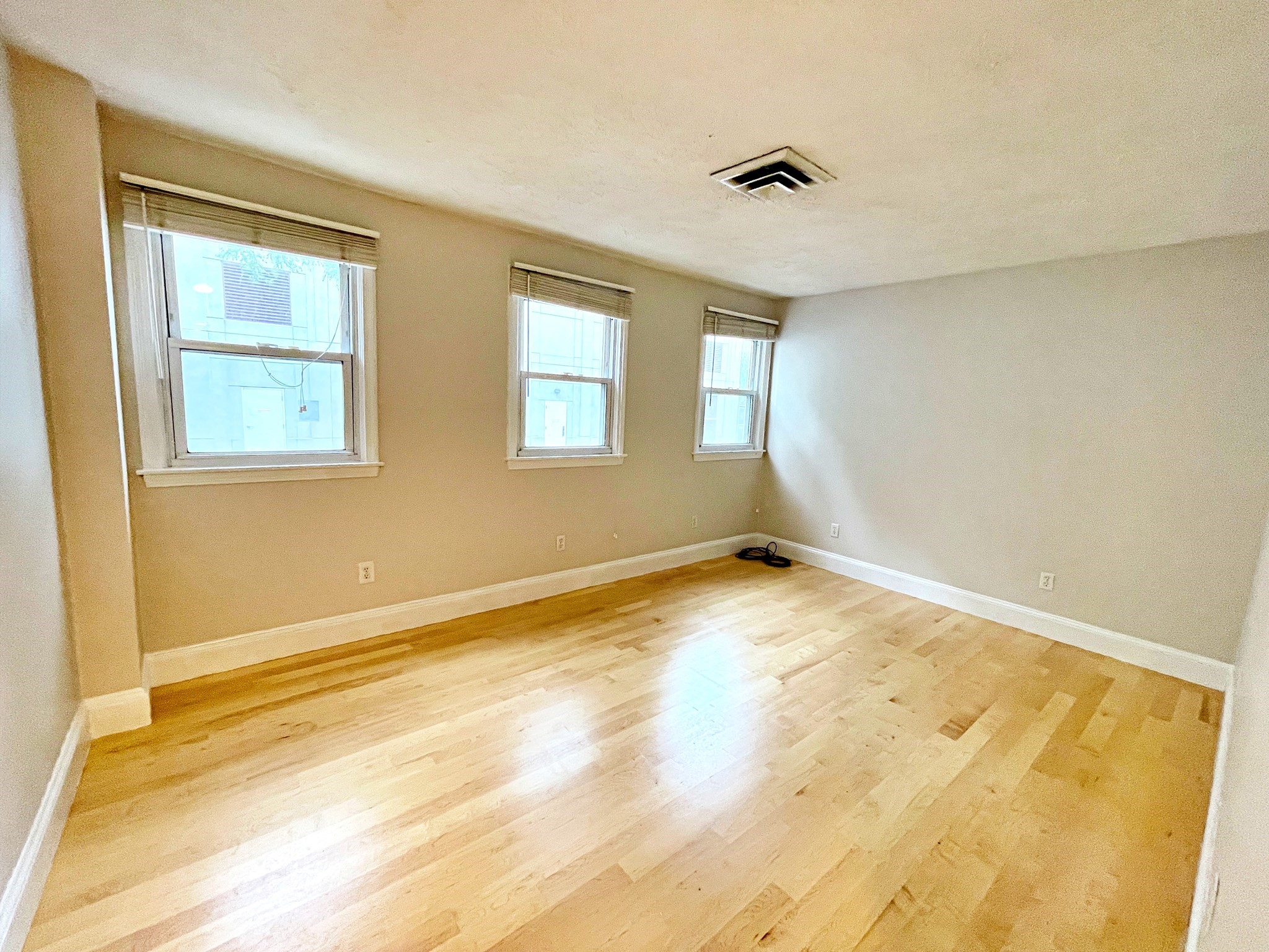 182 Cottage St # 101 Property Photo 4