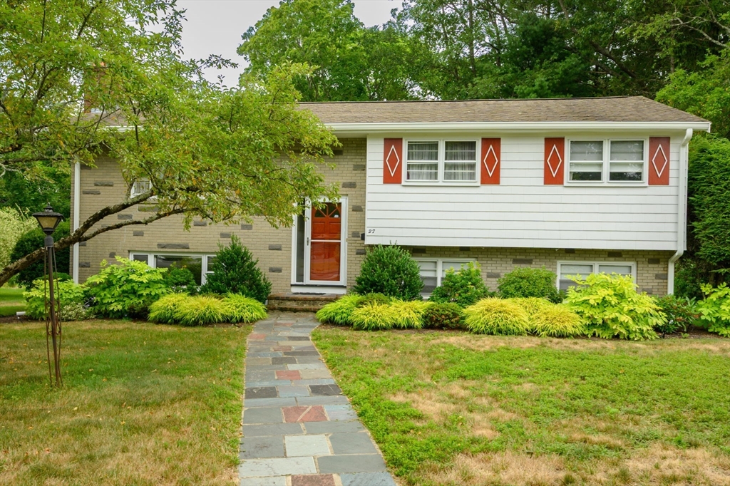 27 Trout Brook Ave Property Photo 1