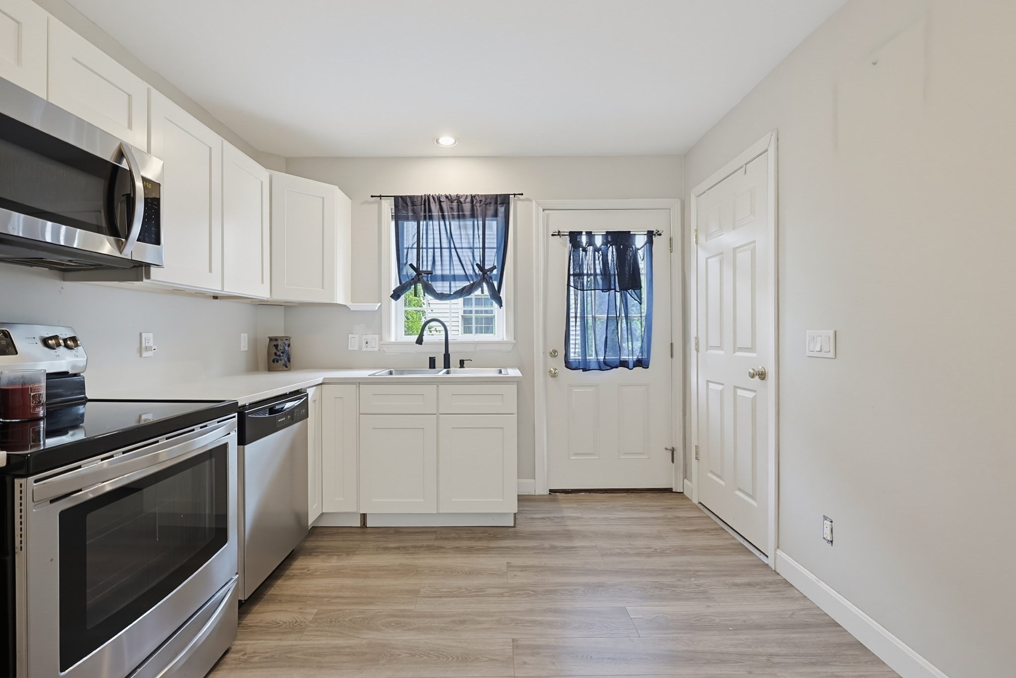 13 Dexter St # 13 Property Photo 6