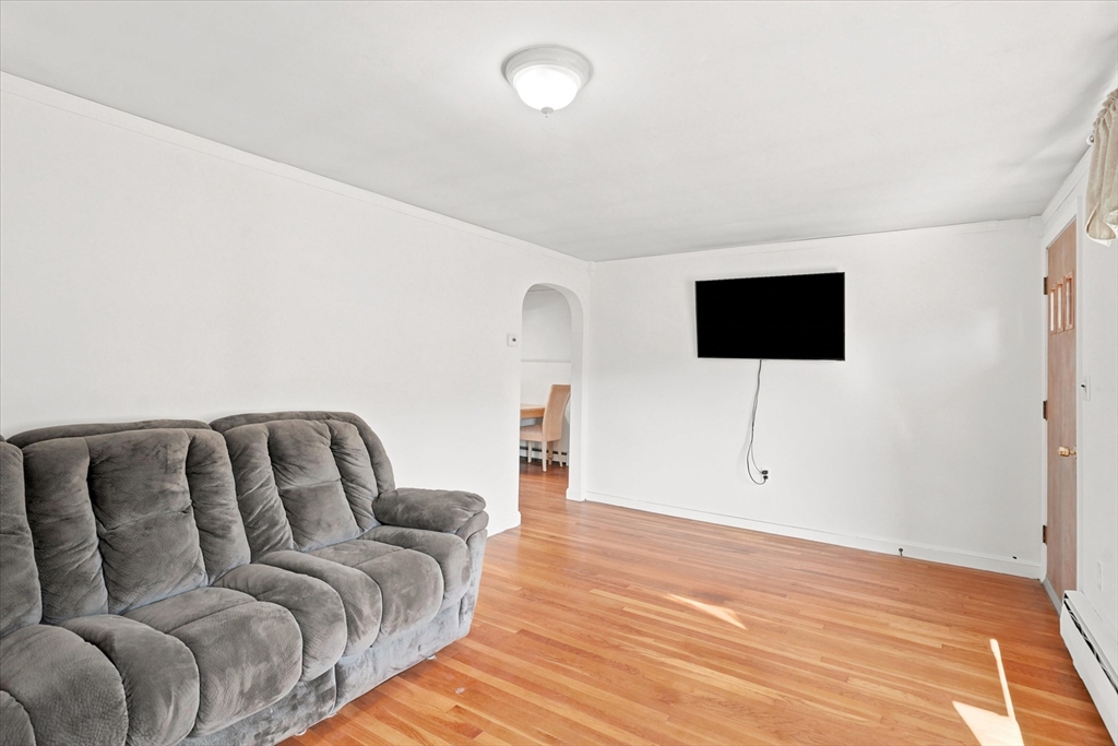 16 Edgelawn Ave Property Photo 5
