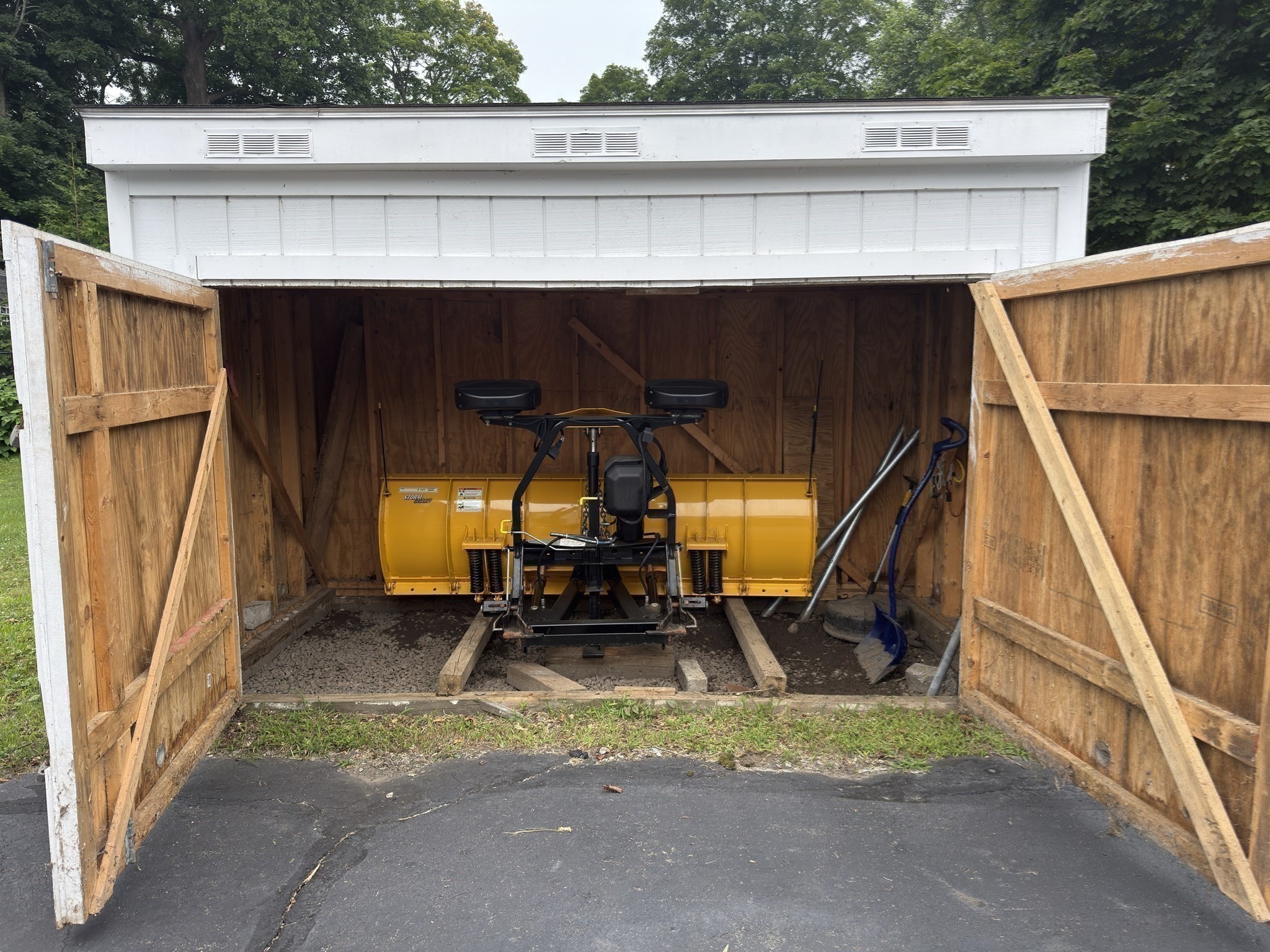 16 Railroad Ave Property Photo 18