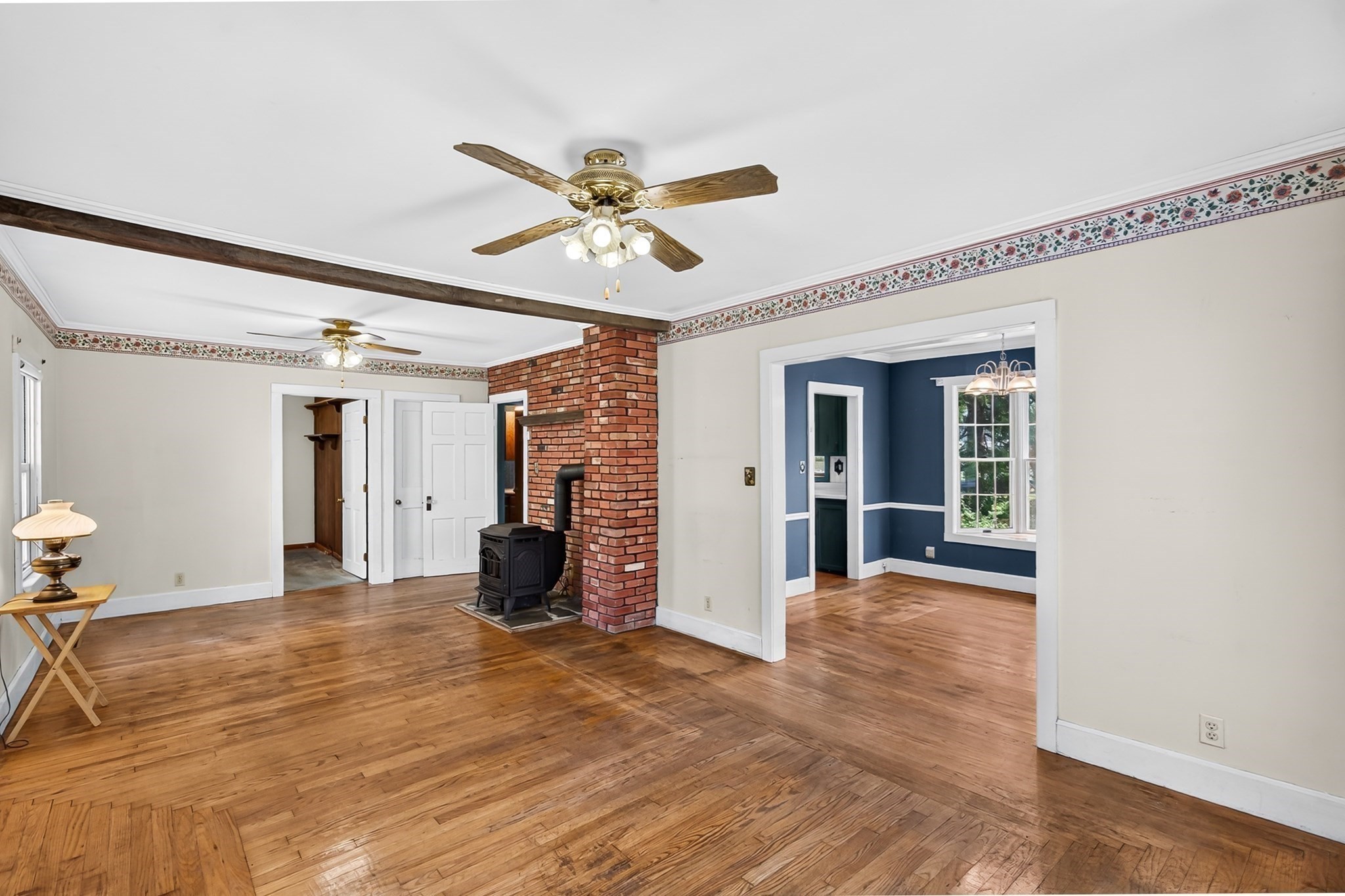 121 Poplar St Property Photo 2