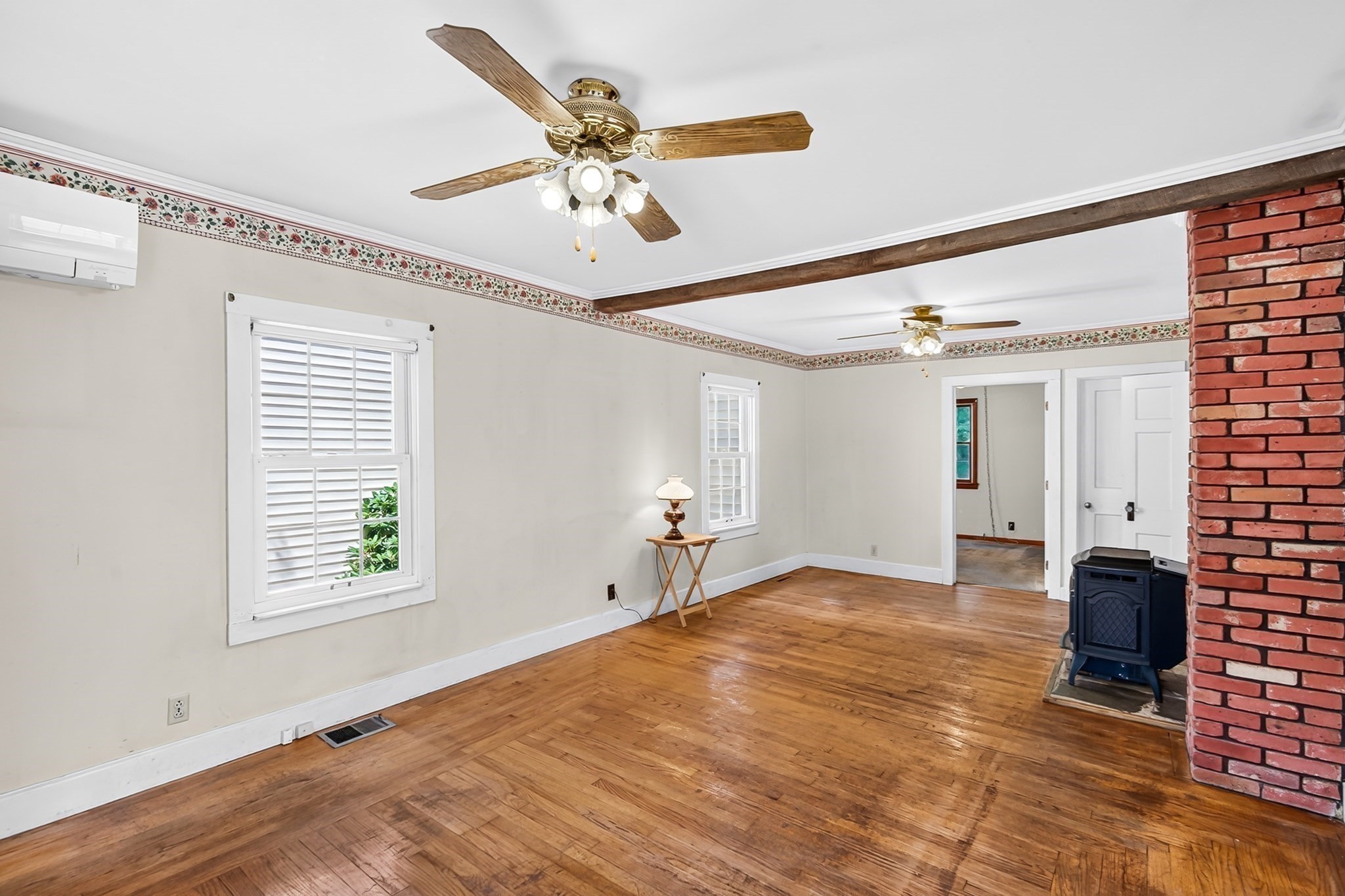 121 Poplar St Property Photo 3