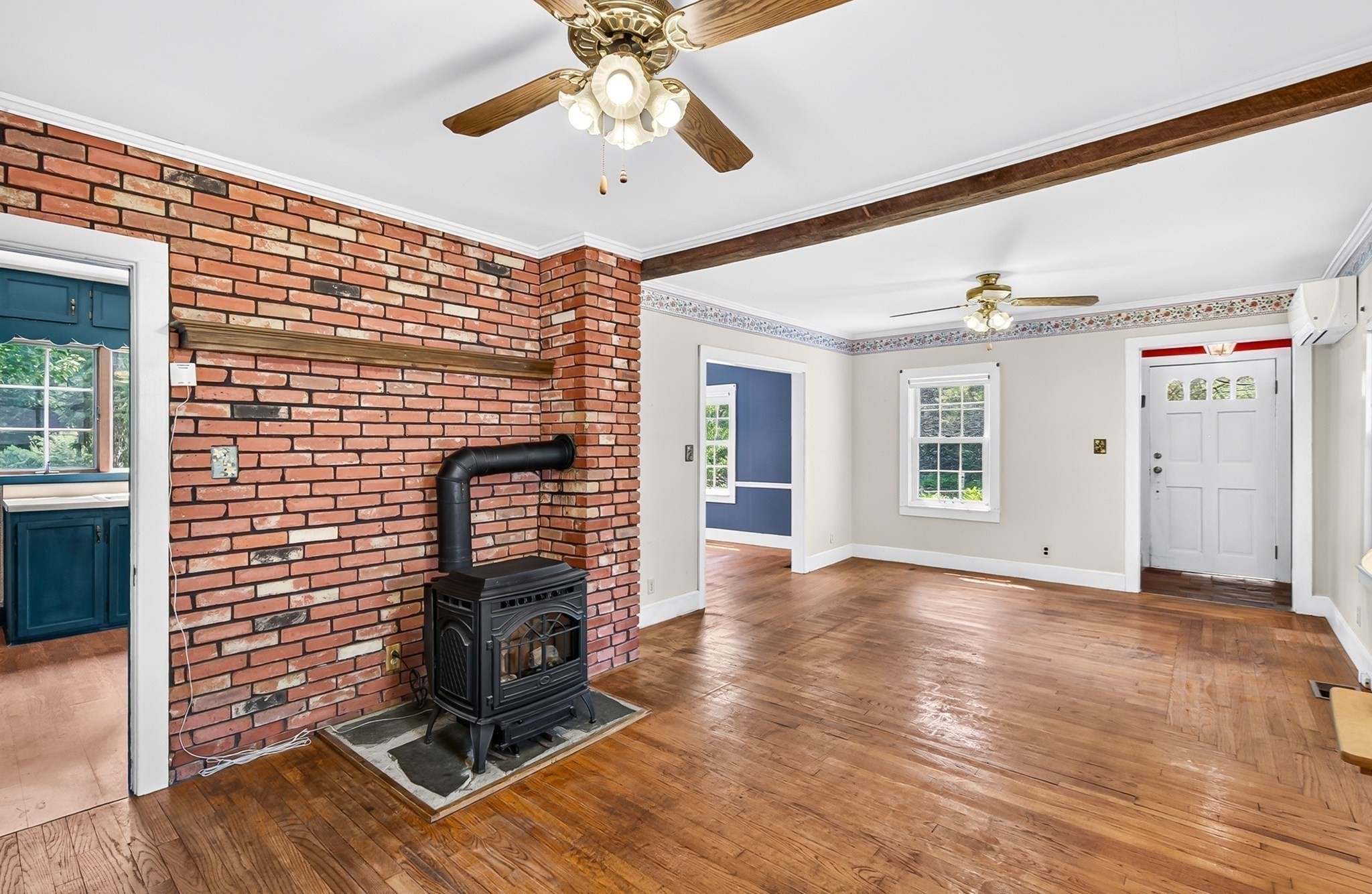 121 Poplar St Property Photo 4