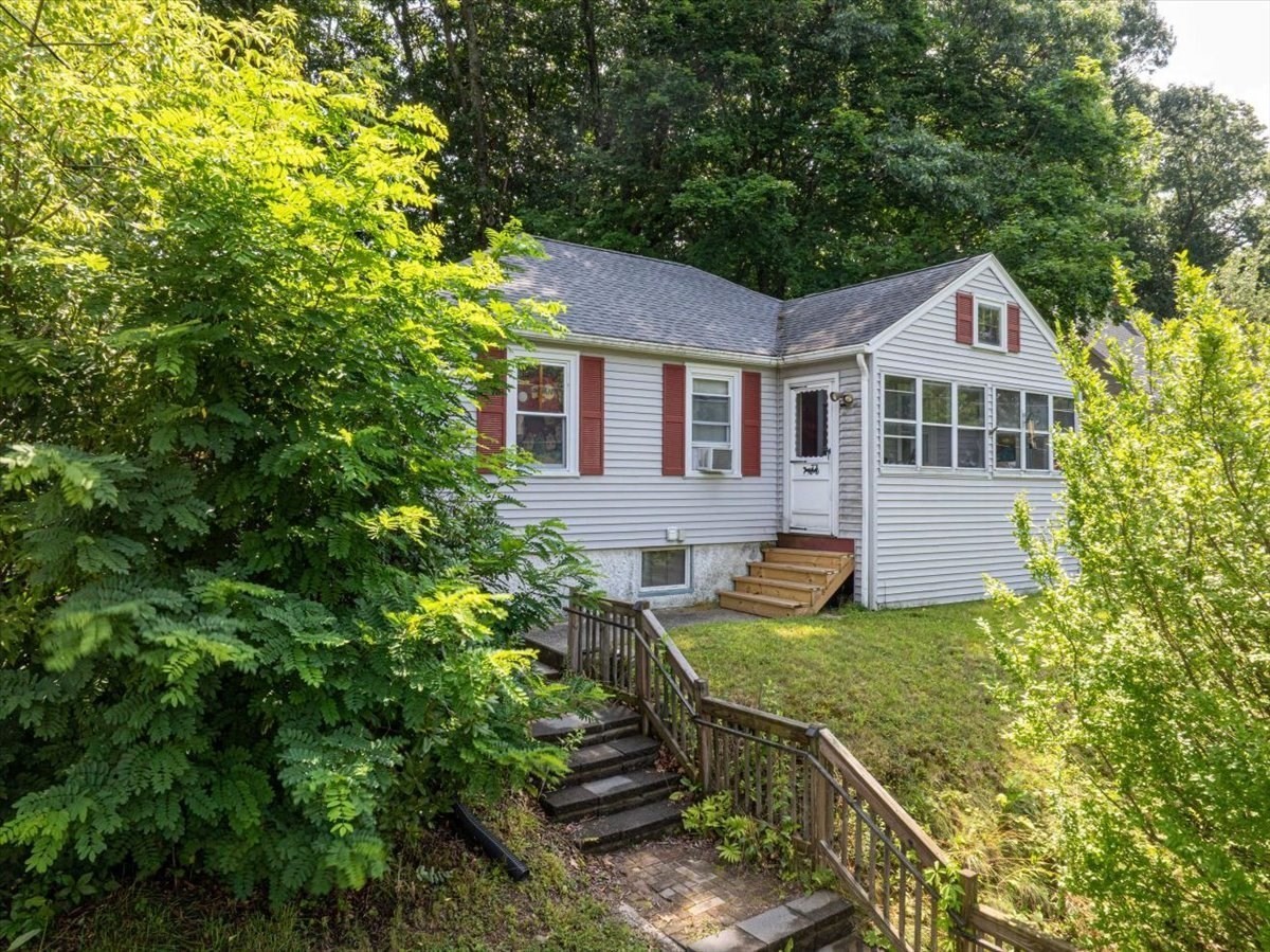 25 Marilyn Drive Property Photo 2