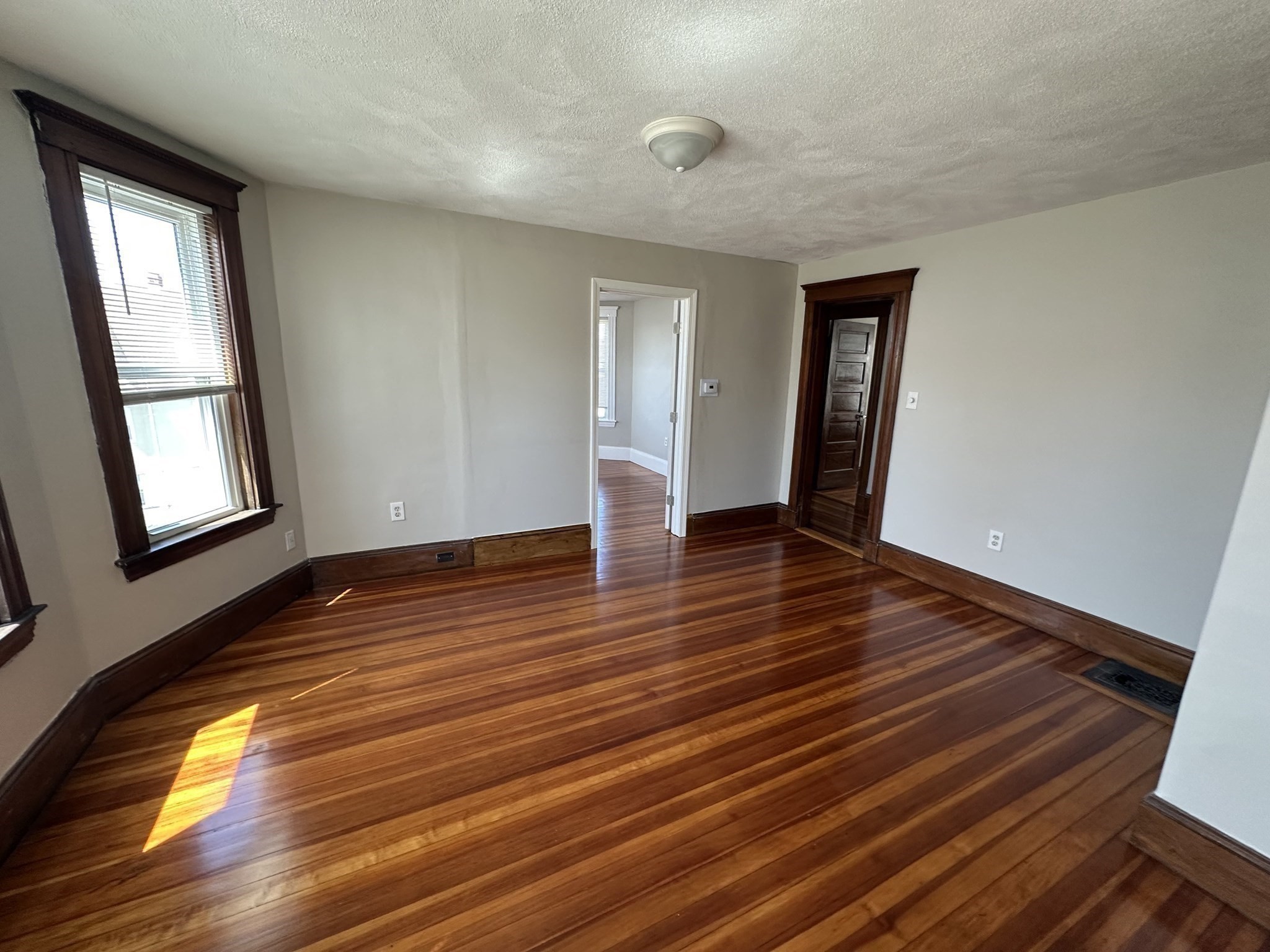 21 Glendale # 3 Property Photo 3