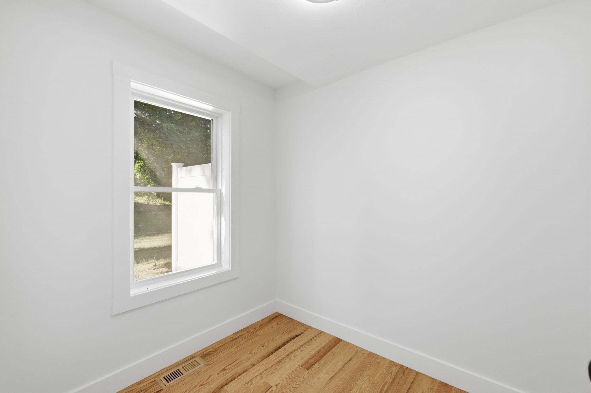 164 Main St # A Property Photo 9