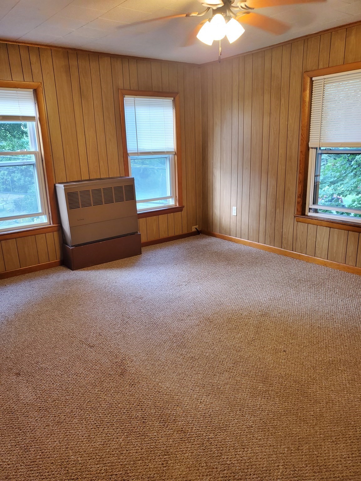 56 Ash St Property Photo 6