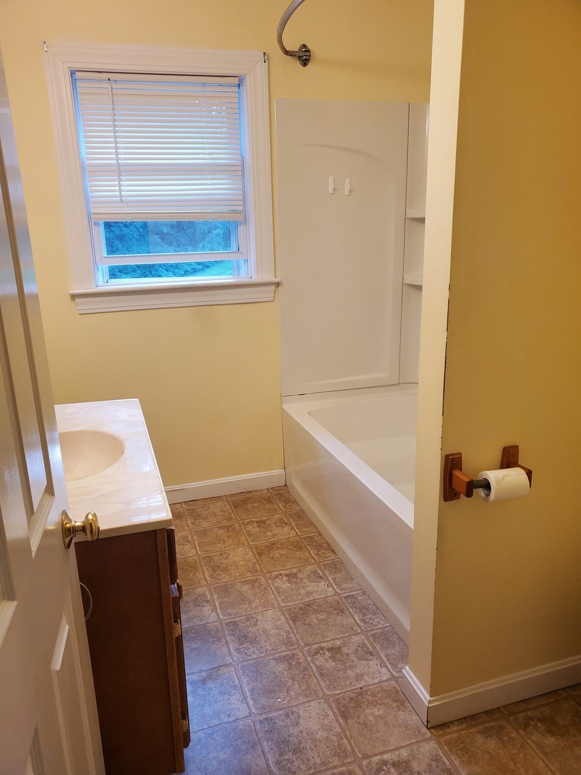 56 Ash St Property Photo 8