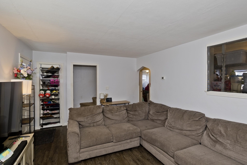 39 Seymour Ave Property Photo 6