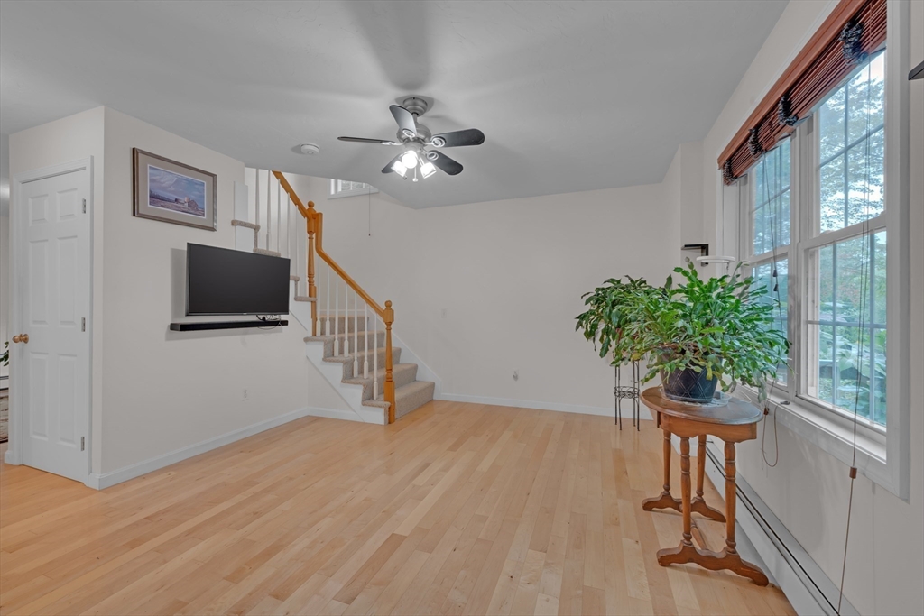 271 Mashapaug Rd Property Photo 2