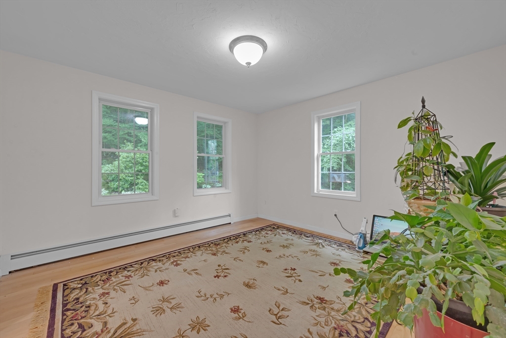 271 Mashapaug Rd Property Photo 4