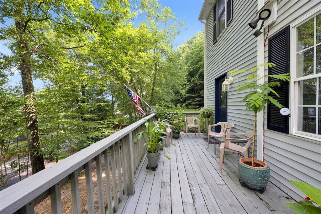 271 Mashapaug Rd Property Photo 14