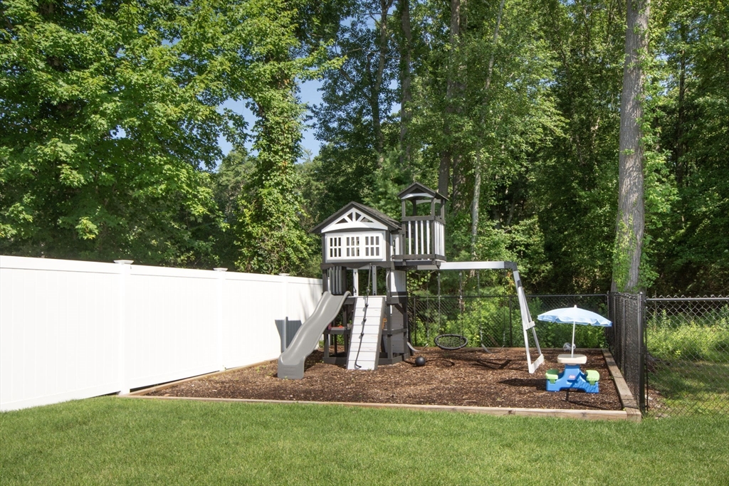 102 West Pond Street Property Photo 14