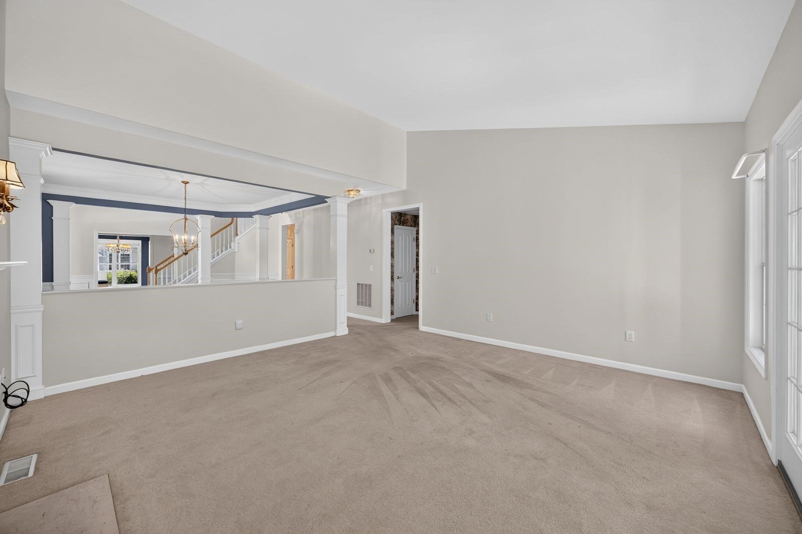 5 Highbank Trail Property Photo 6