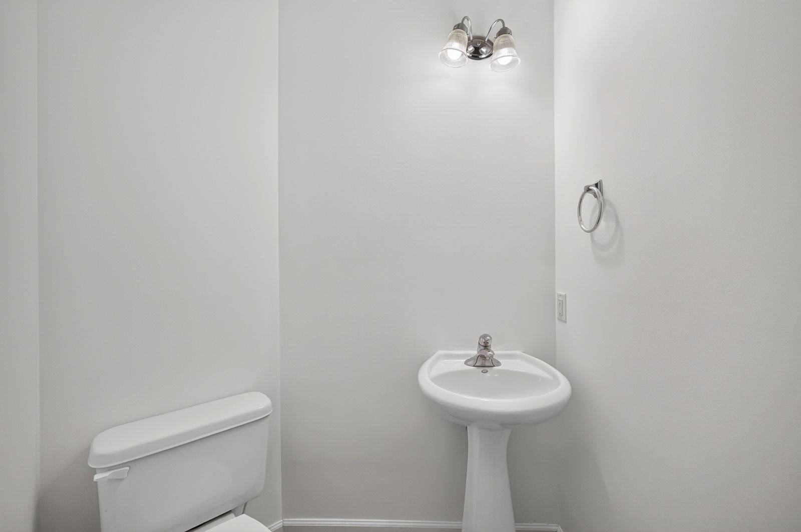 5 Highbank Trail Property Photo 16