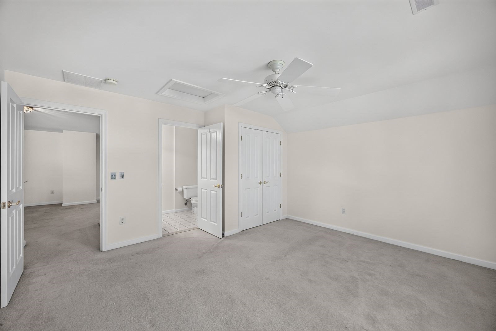 5 Highbank Trail Property Photo 18