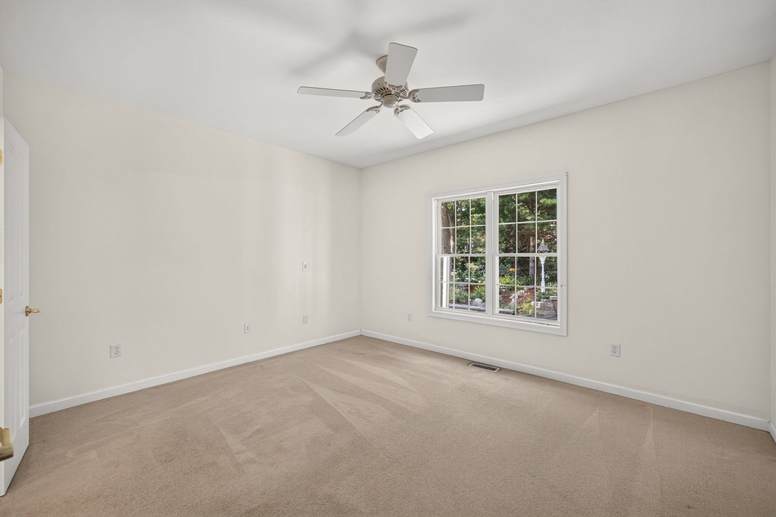 5 Highbank Trail Property Photo 20