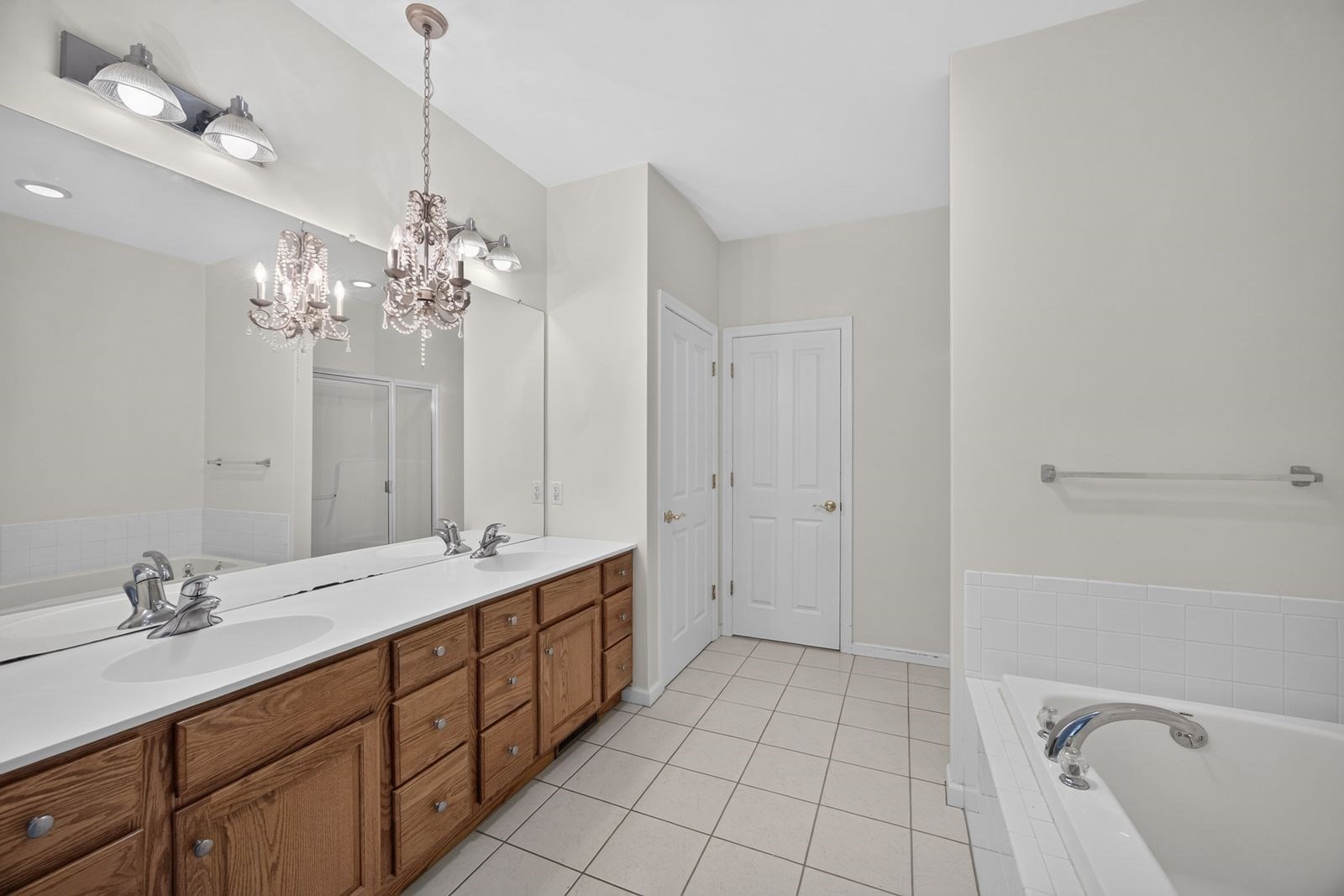 5 Highbank Trail Property Photo 22