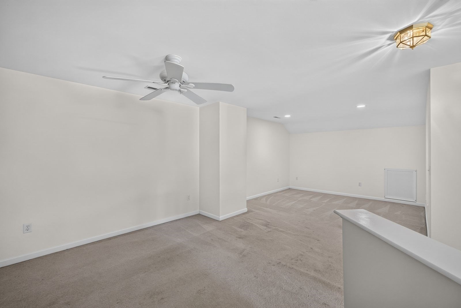 5 Highbank Trail Property Photo 28