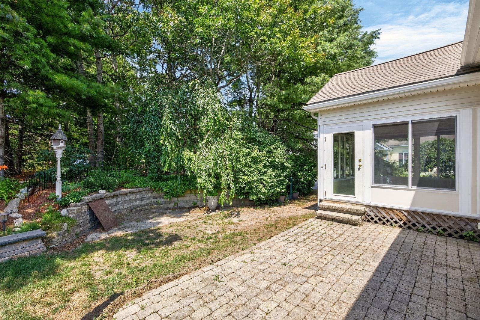 5 Highbank Trail Property Photo 35