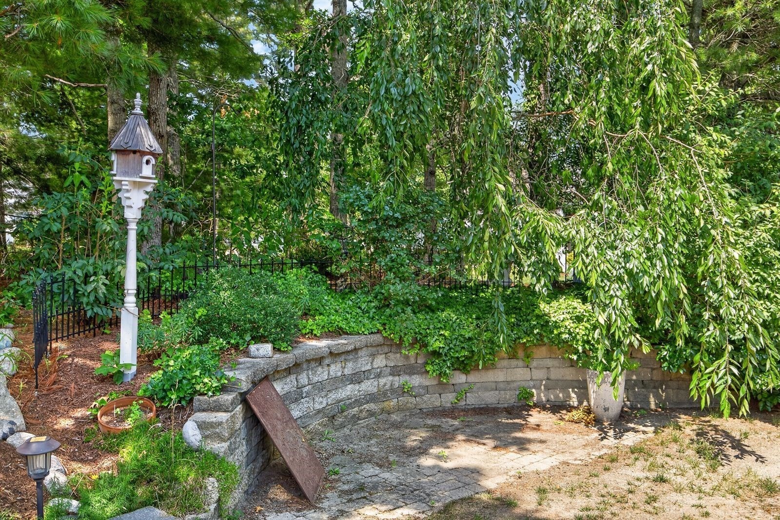 5 Highbank Trail Property Photo 37