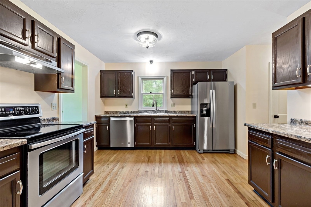 185 Bournehurst Drive Property Photo 3