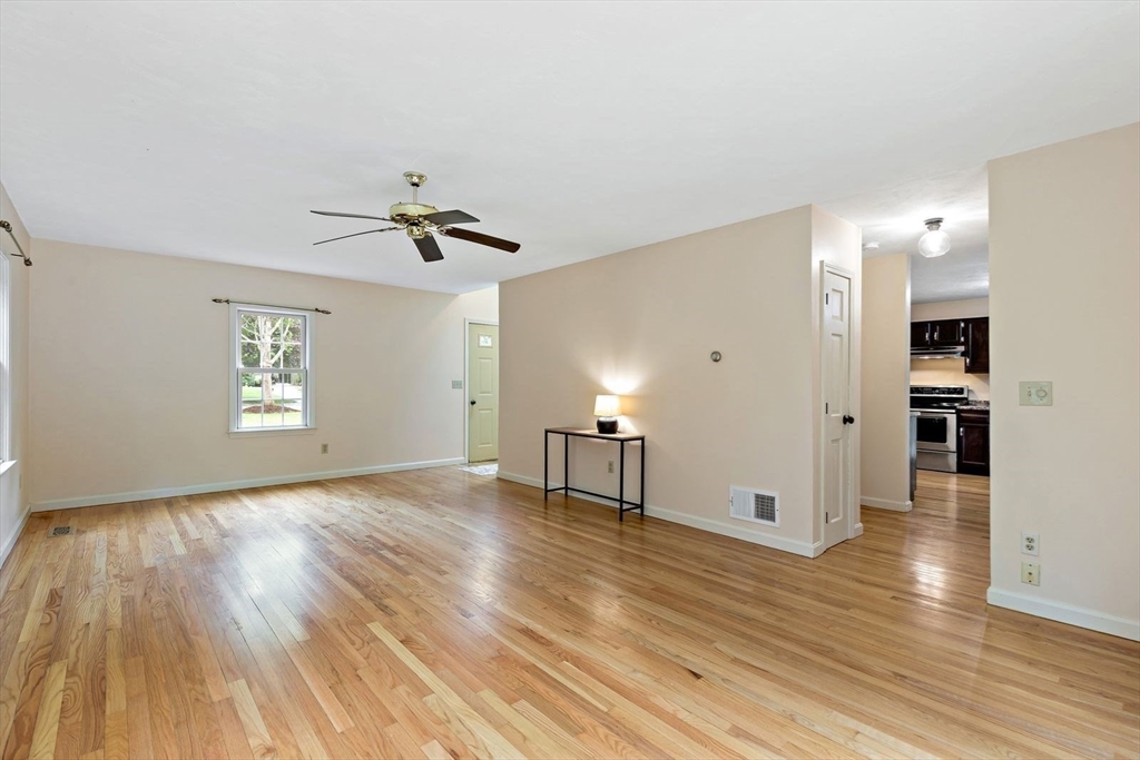 185 Bournehurst Drive Property Photo 12