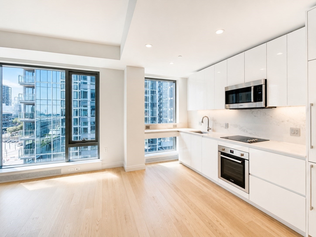 133 Seaport Blvd # 921 Property Photo 1