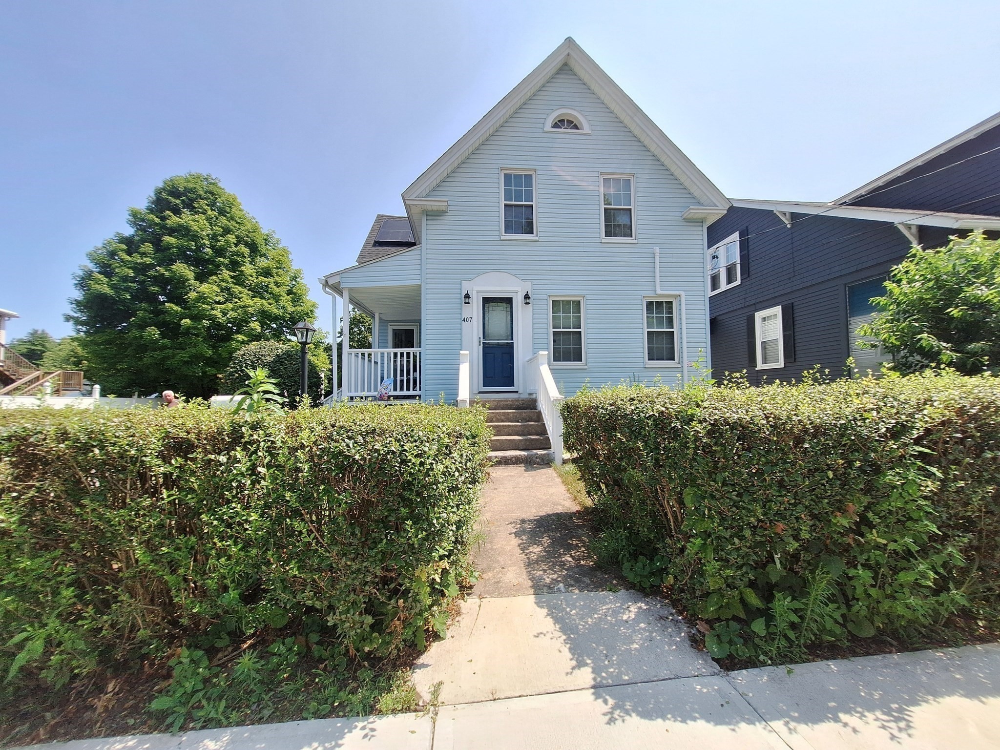 407 Clarendon St Property Photo 1