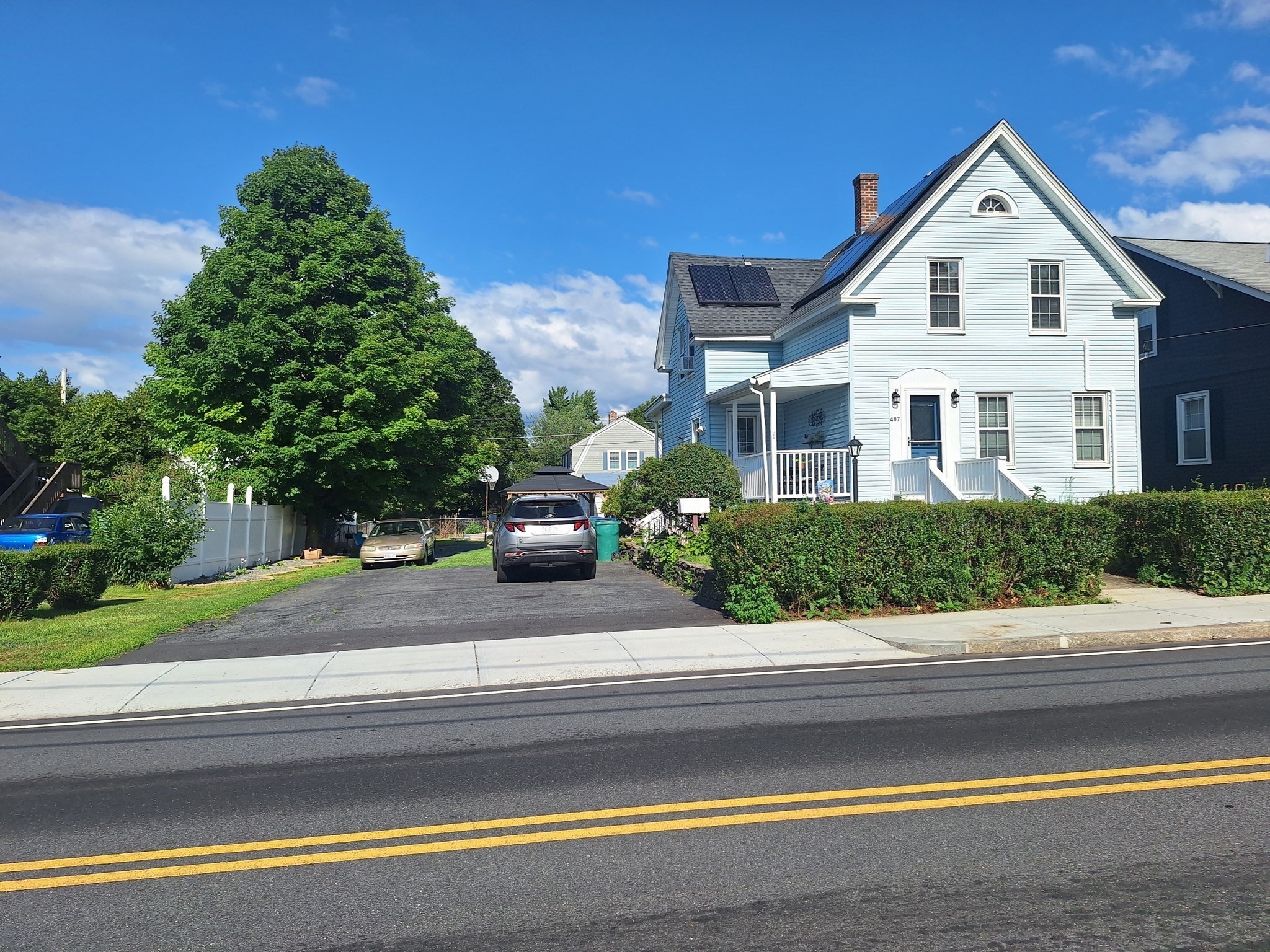 407 Clarendon St Property Photo 4