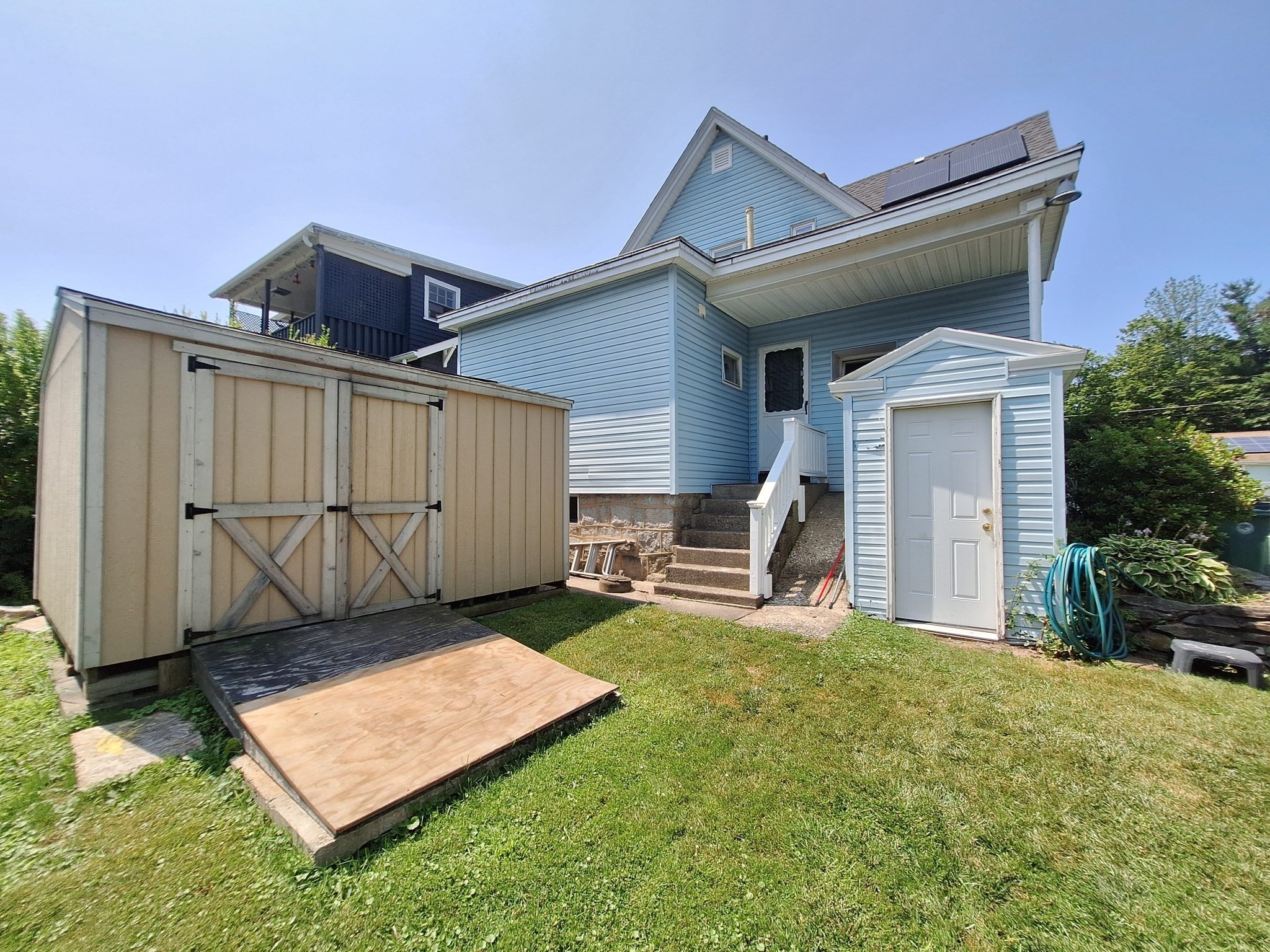 407 Clarendon St Property Photo 8