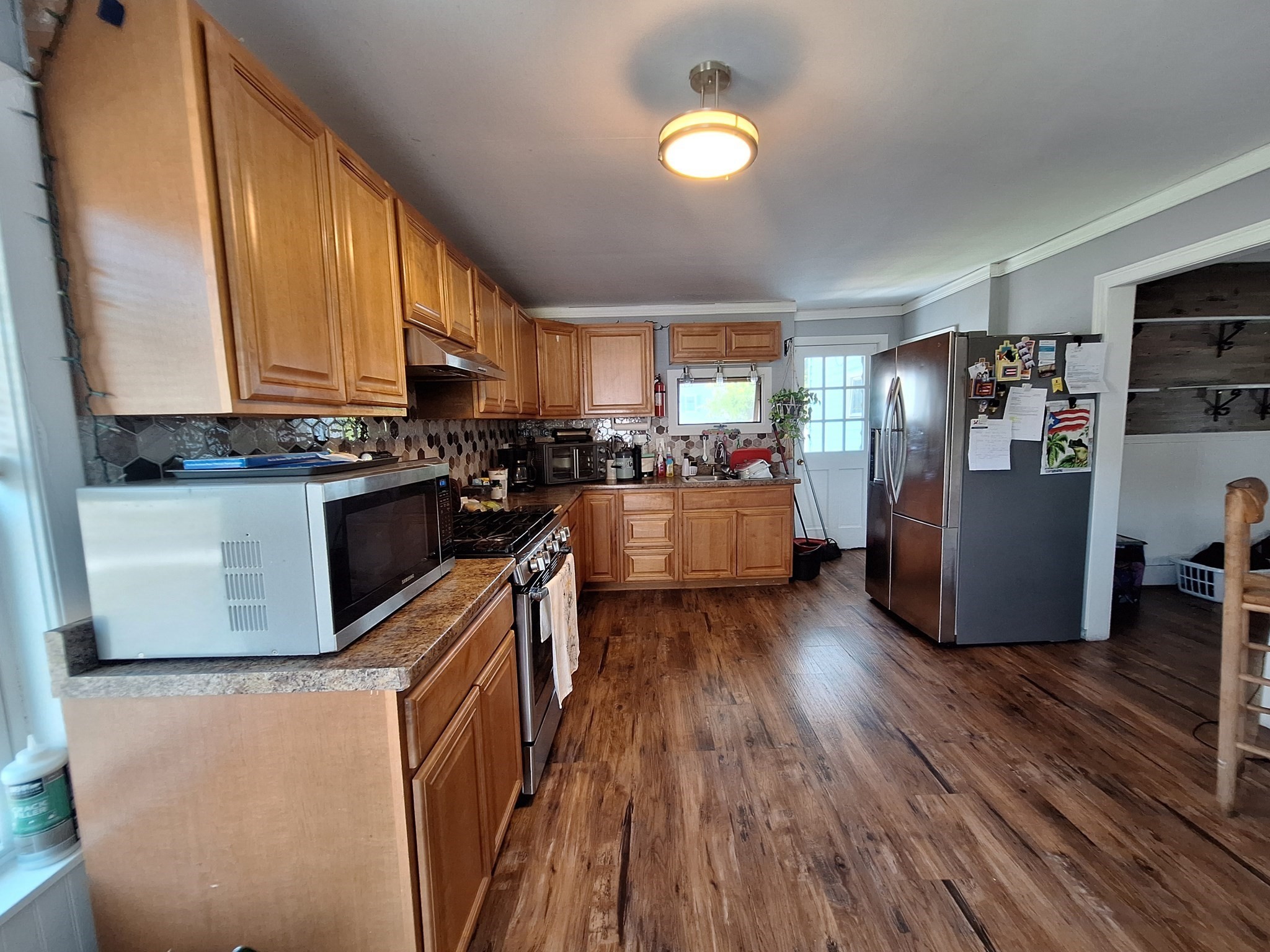 407 Clarendon St Property Photo 12