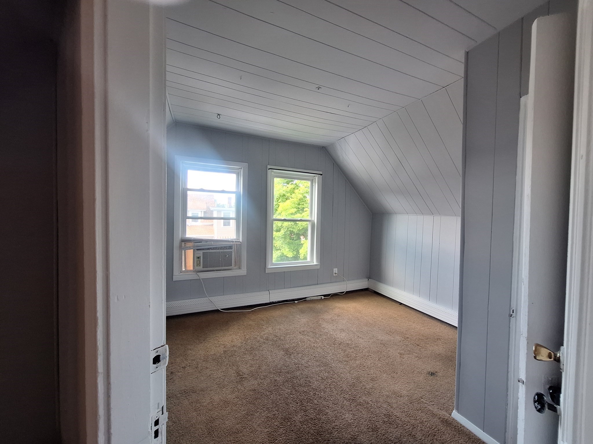 407 Clarendon St Property Photo 23
