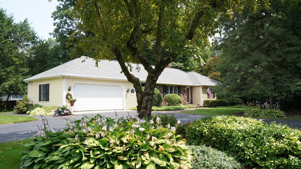 41 Wagon Wheel Rd Property Photo 1