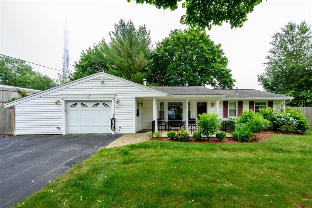 79 Brookville Ave Property Photo 2