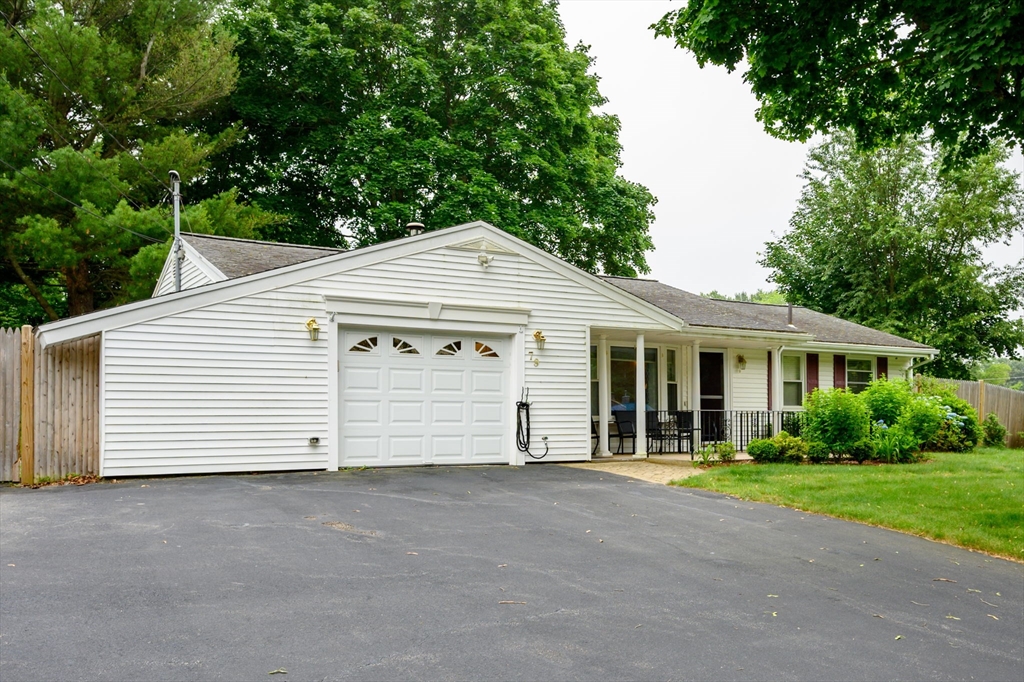 79 Brookville Ave Property Photo 3