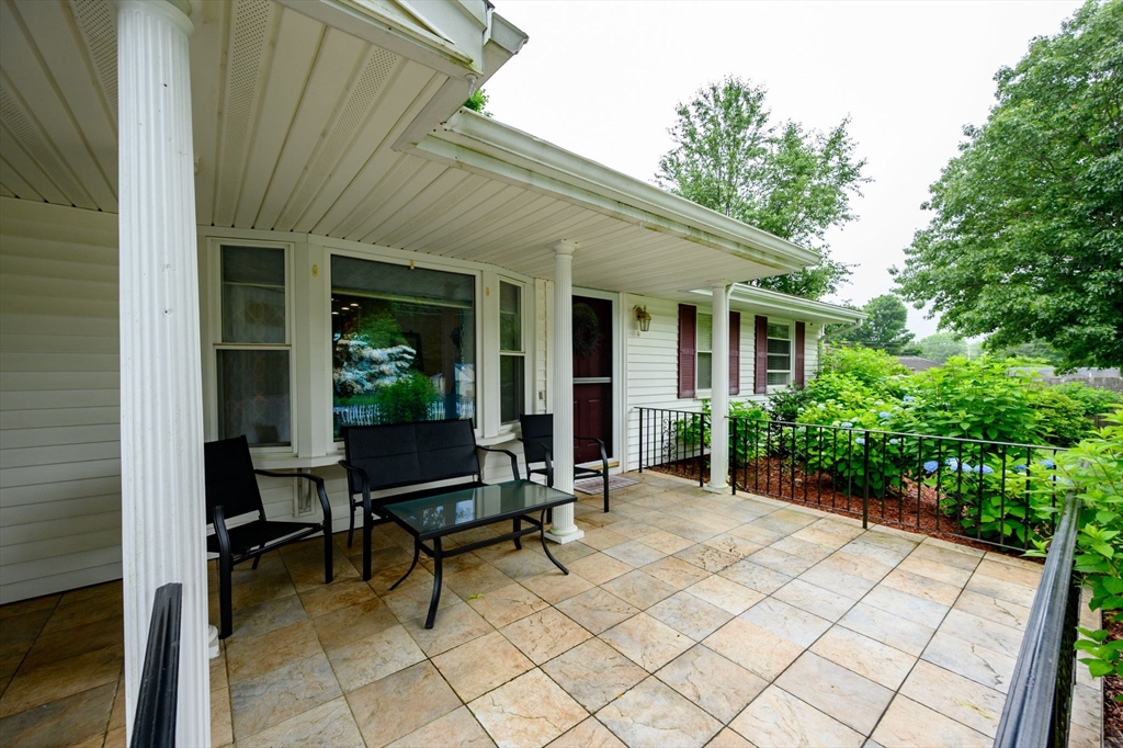 79 Brookville Ave Property Photo 4