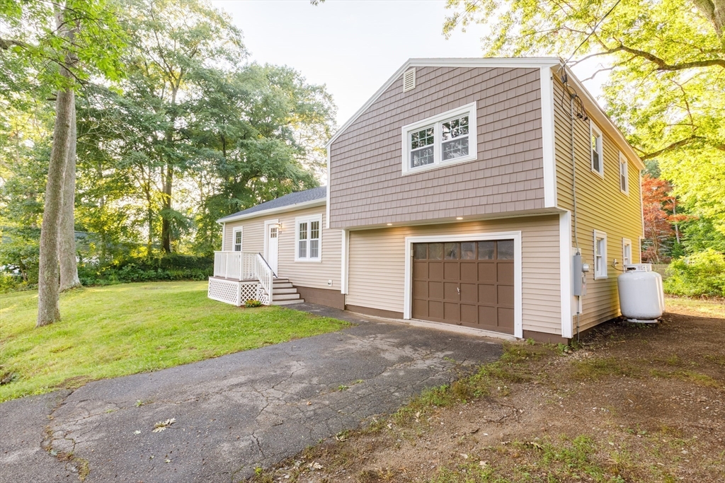 22 Lakeside Ave Property Photo 4