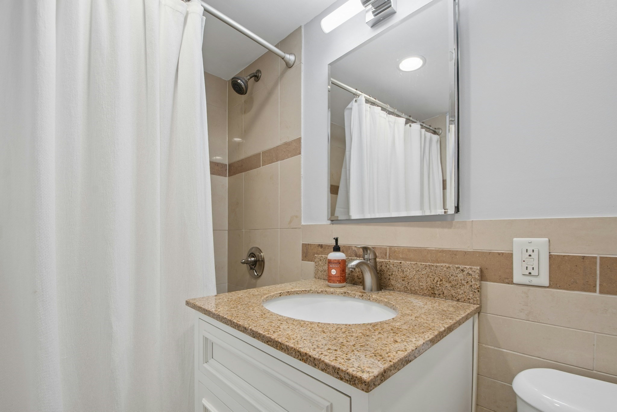 6 Whittier Pl # 3l Property Photo 17
