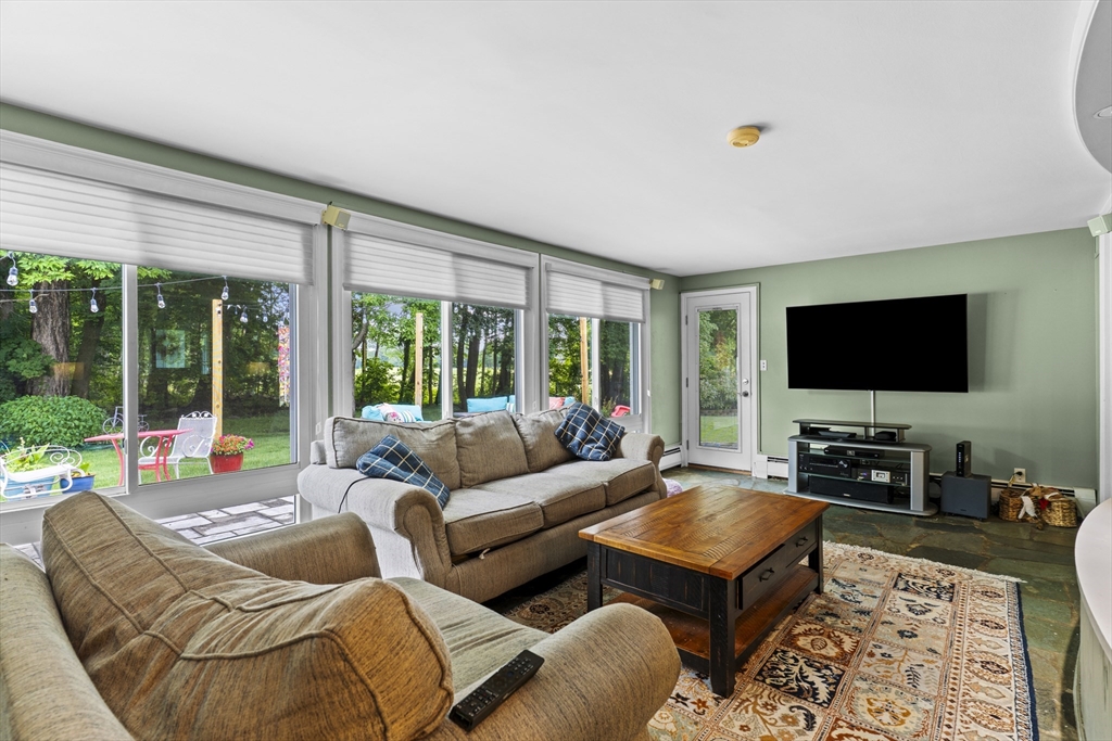 83 Braemoor Rd Property Photo 10