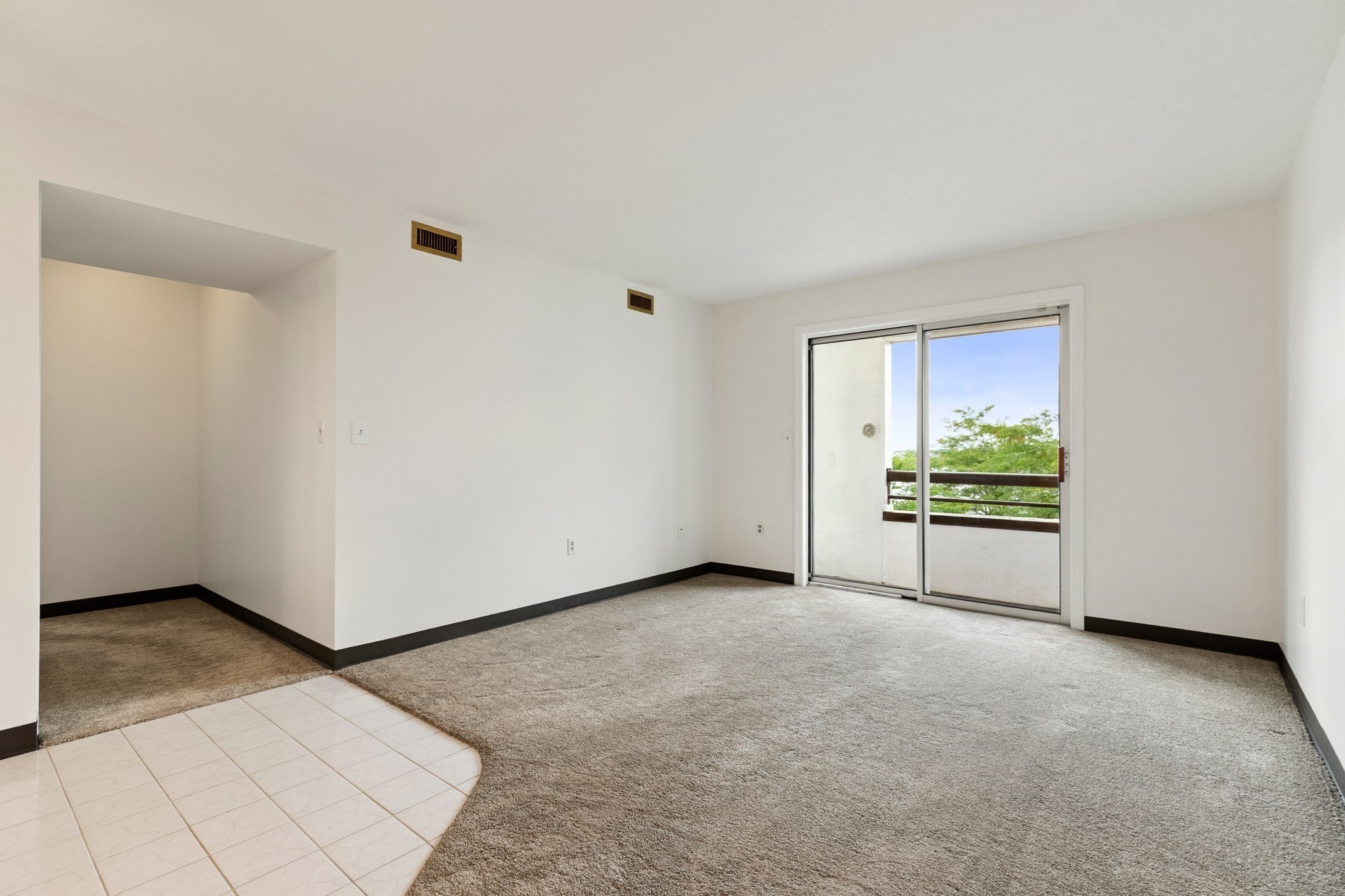 21 Margin St # 27 Property Photo 6