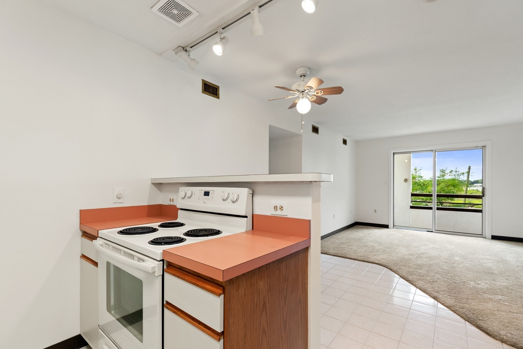 21 Margin St # 27 Property Photo 10