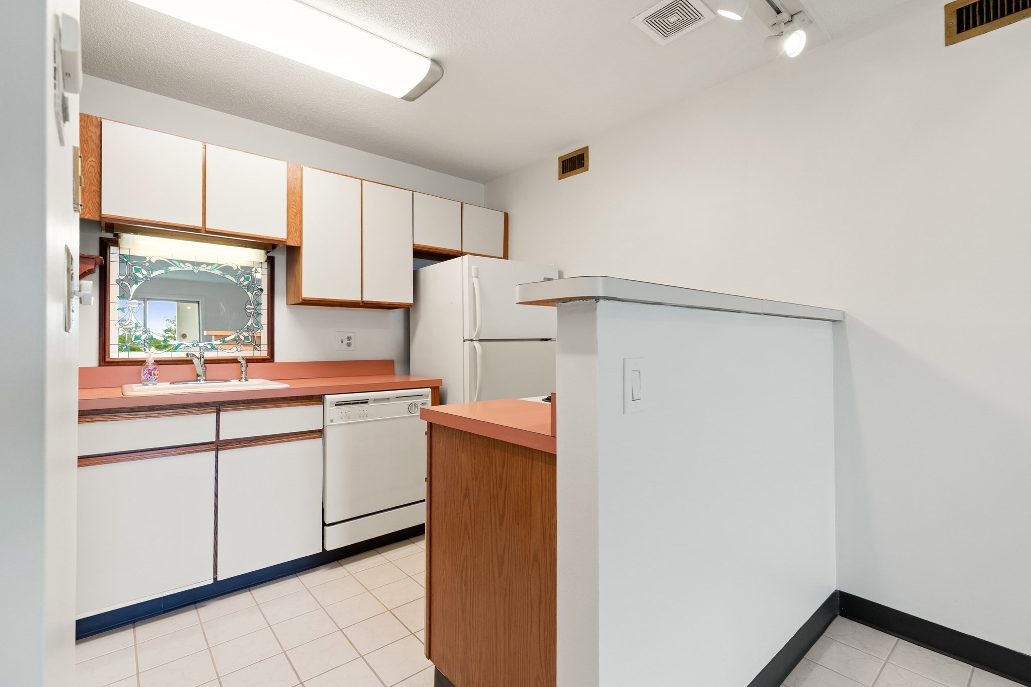 21 Margin St # 27 Property Photo 12