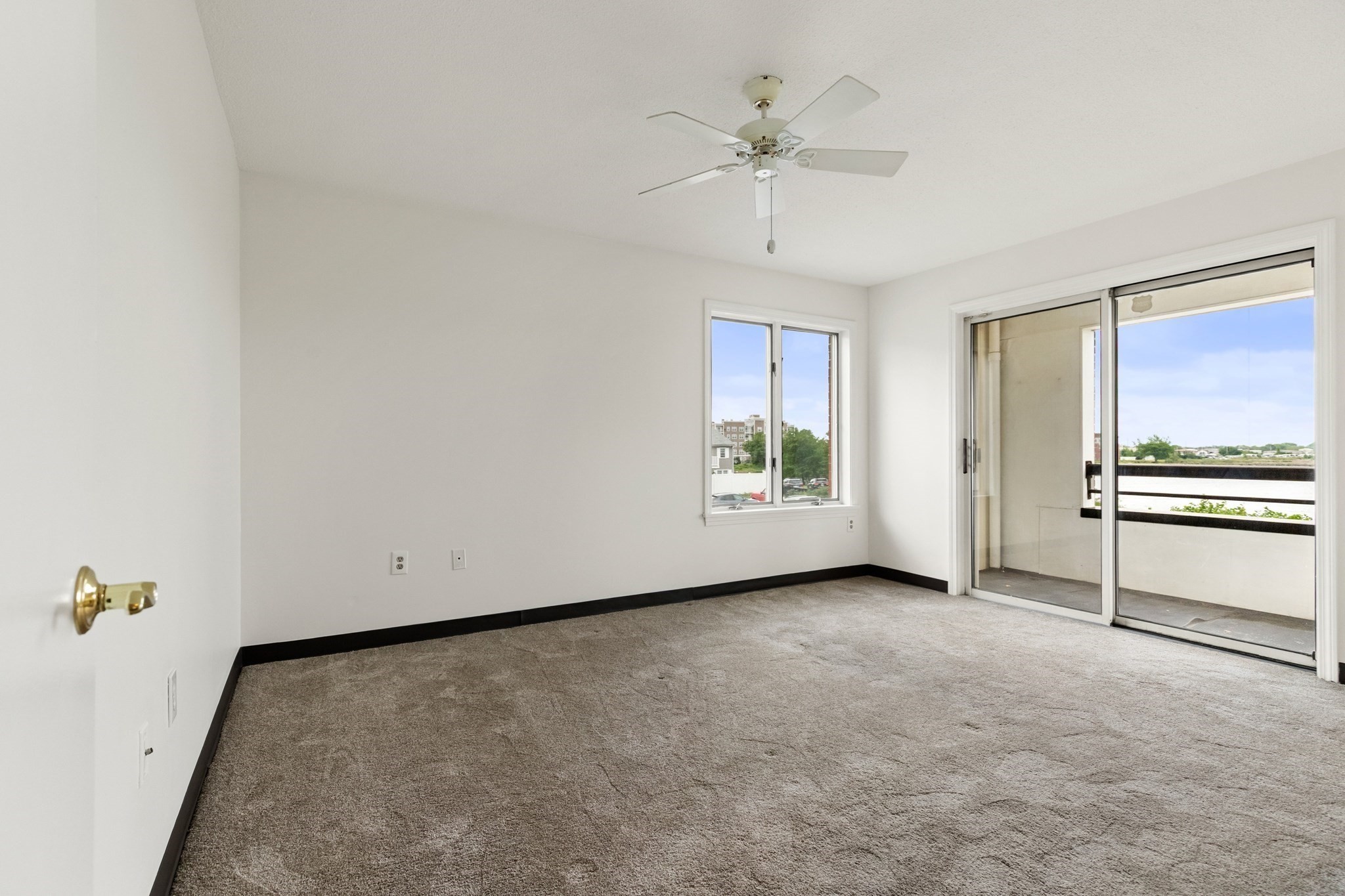 21 Margin St # 27 Property Photo 16
