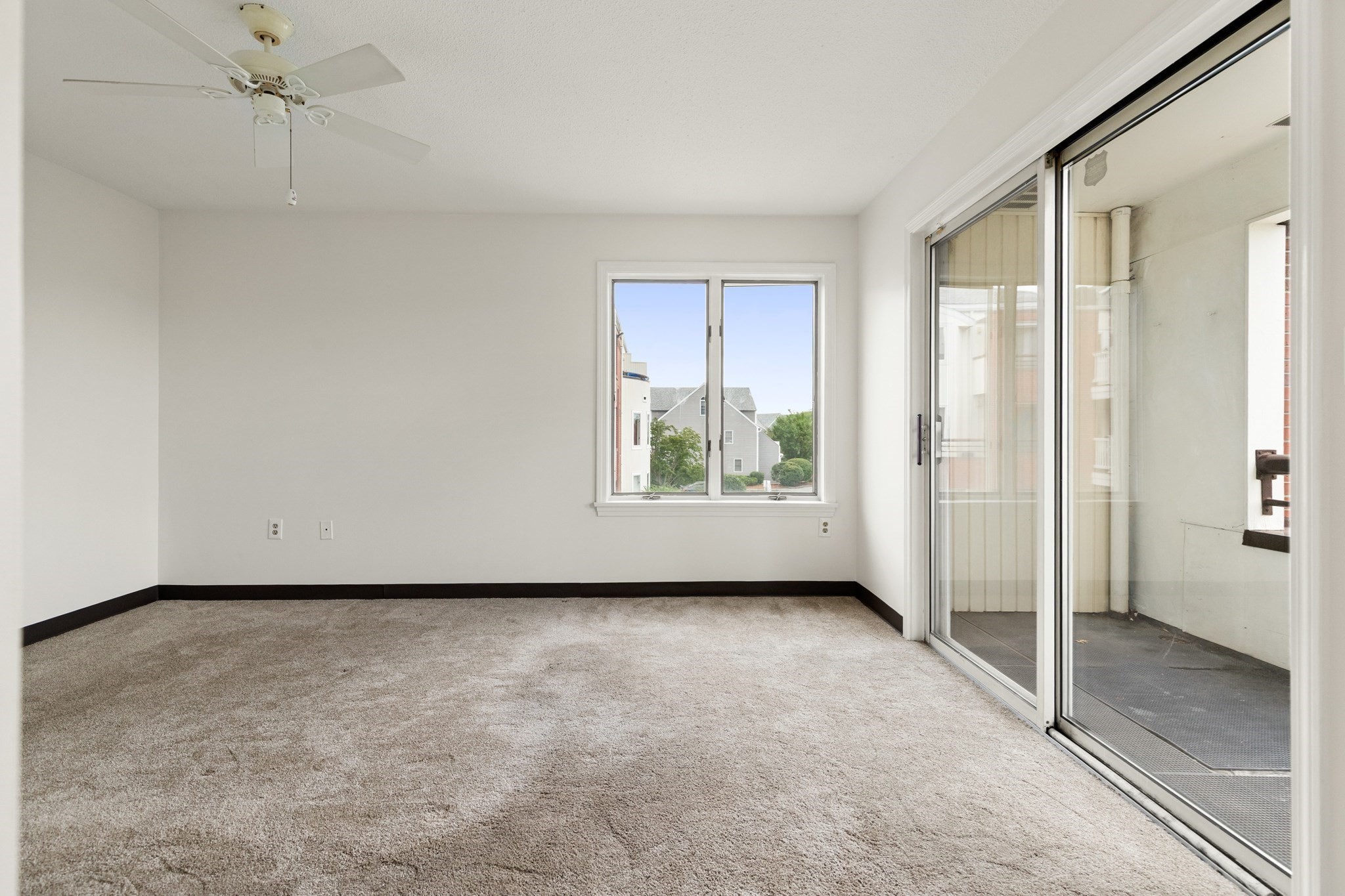 21 Margin St # 27 Property Photo 17