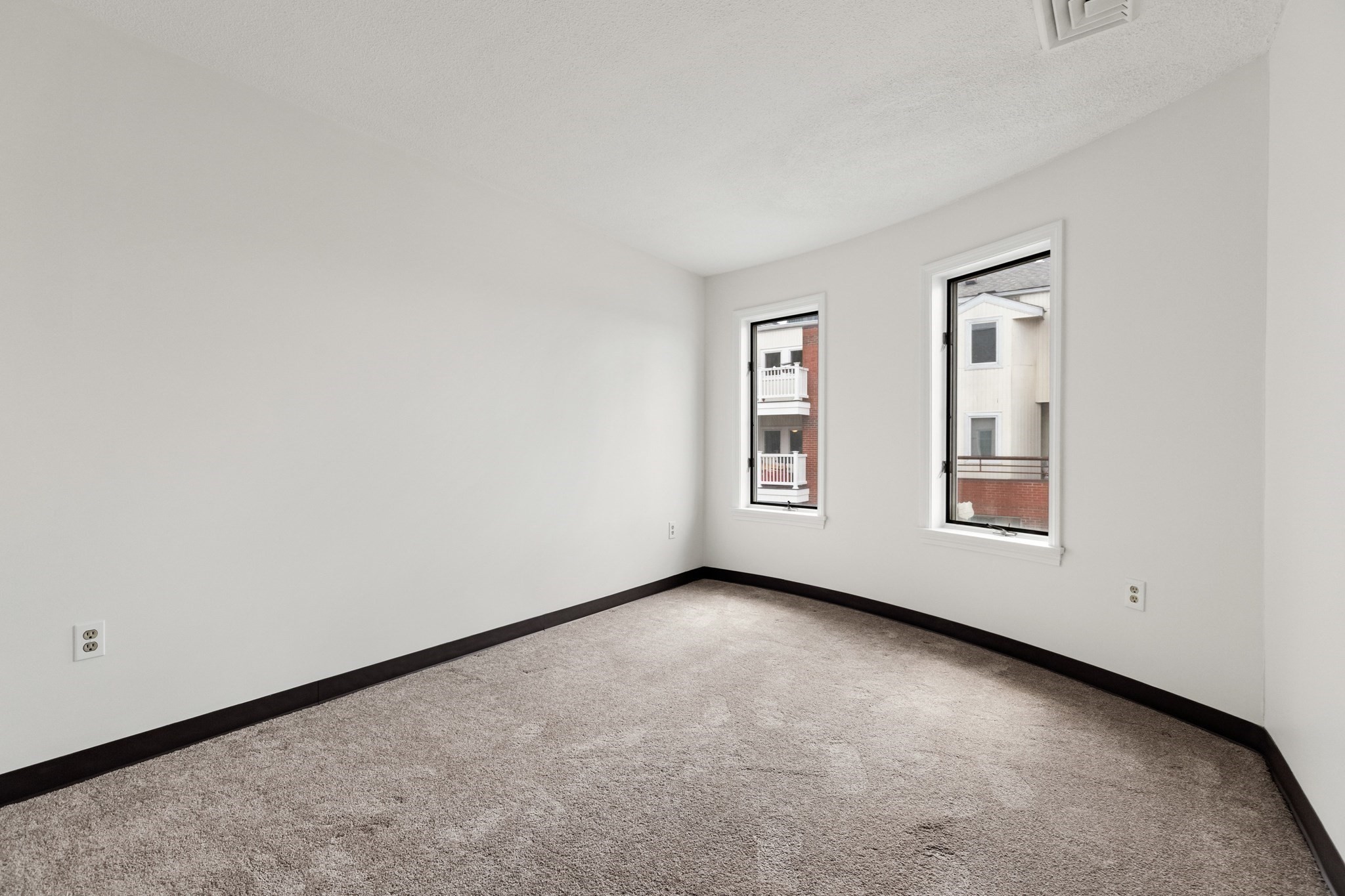 21 Margin St # 27 Property Photo 20